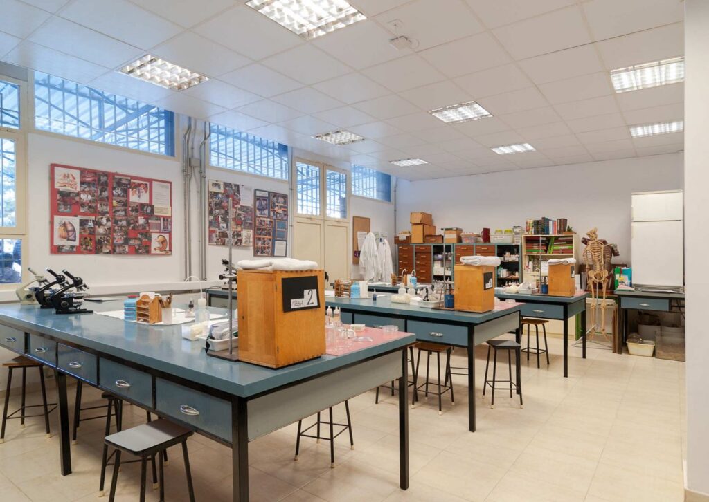 laboratorio física y química del cole