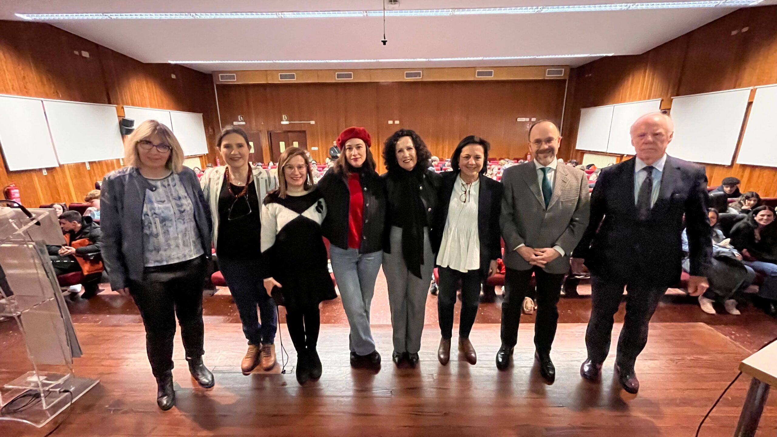 Aida Folch y Carlos Gurpequi visitan el colegio SAFA en el Día de la Internet Segura
