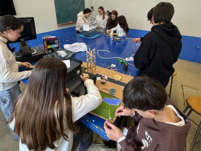 trabajando en el aula STEAM