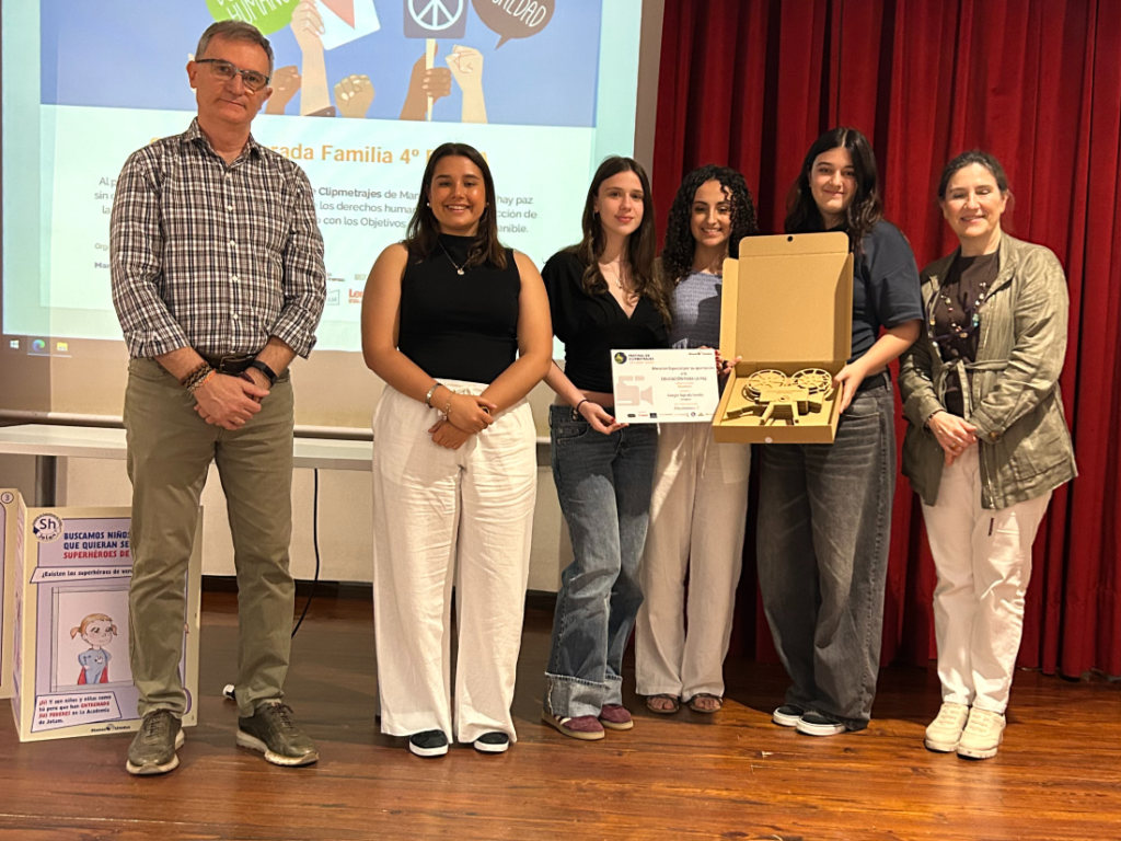 El alumnado del colegio SAFA de Zaragoza recibe la mención especial del concurso de Clipmetrajes organizado por Manos Unidas. 